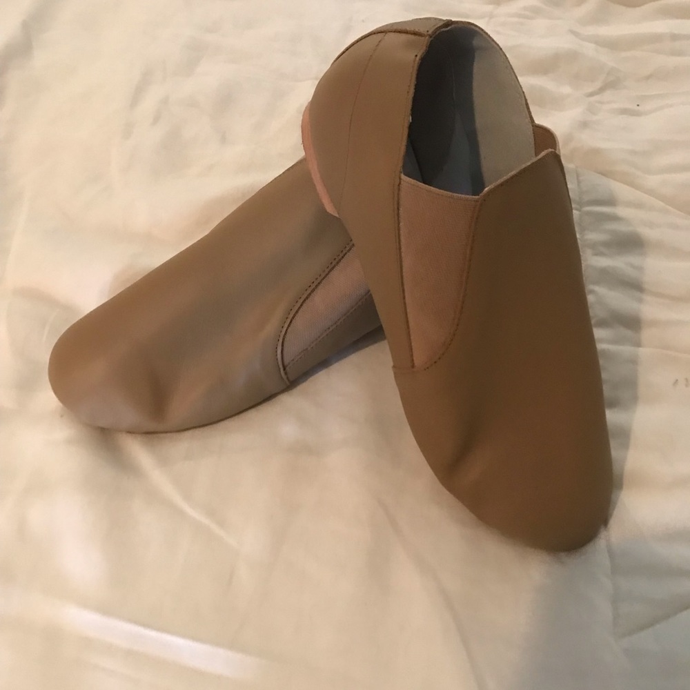 Nude leather dance shoes